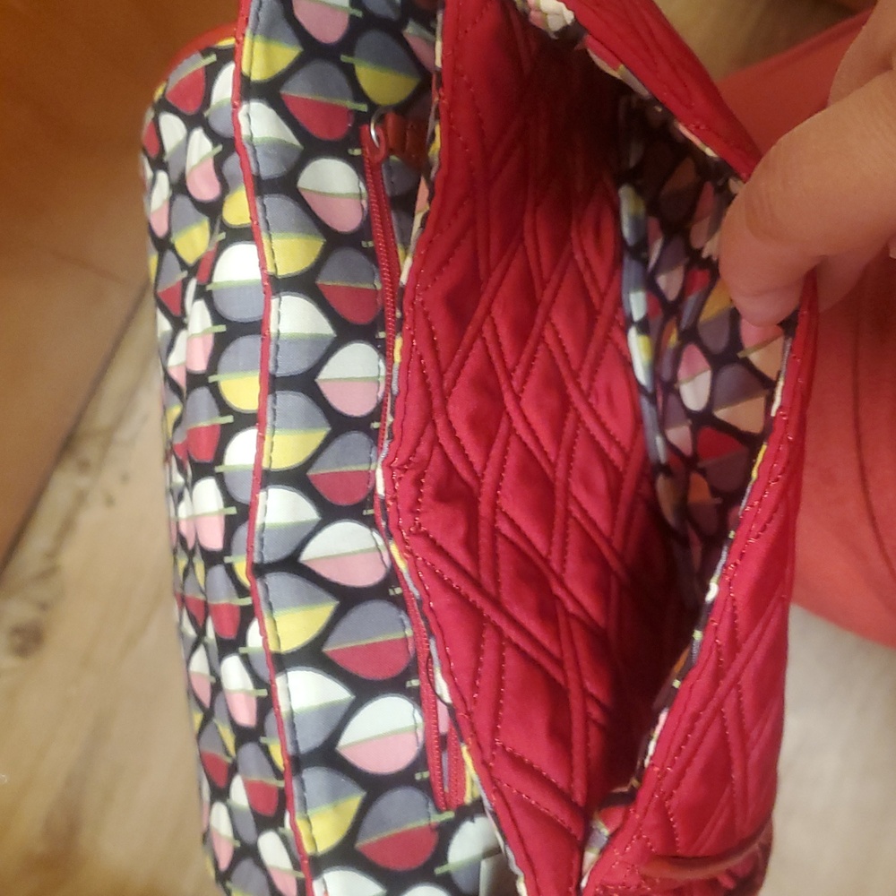 Vera Bradley Quilted Red Crossbody Bag NWNT - Picture 8 of 8